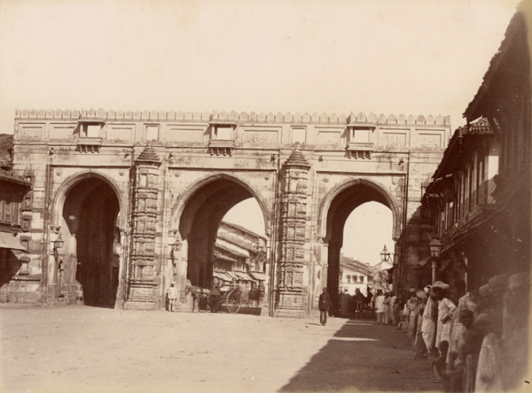 Teen Darwaza